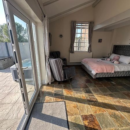 Dwylig Isa Holiday Cottages Rhuddlan ห้อง รูปภาพ