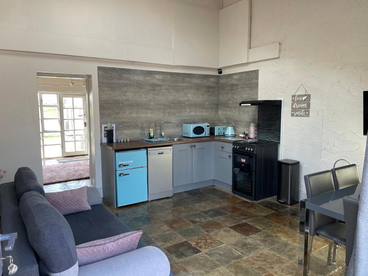 Dwylig Isa Holiday Cottages Rhuddlan ภายนอก รูปภาพ