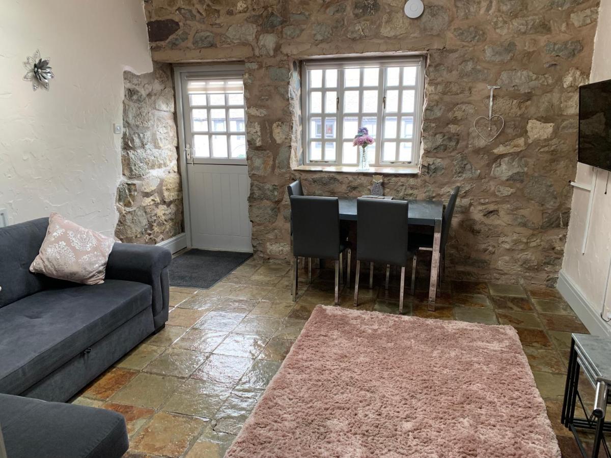 Dwylig Isa Holiday Cottages Rhuddlan ภายนอก รูปภาพ