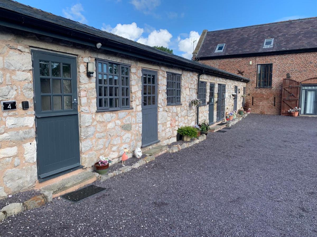 Dwylig Isa Holiday Cottages Rhuddlan ภายนอก รูปภาพ