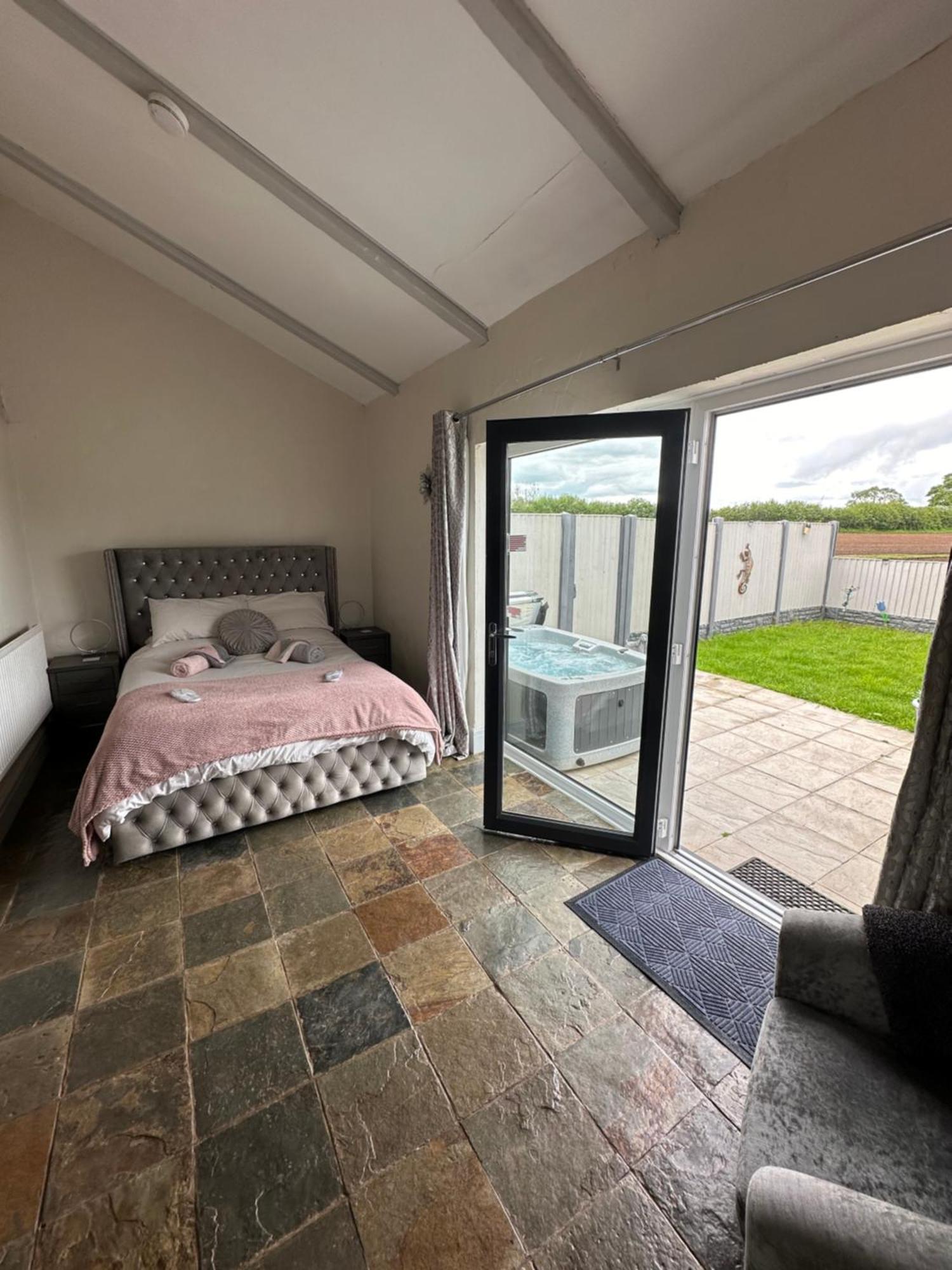 Dwylig Isa Holiday Cottages Rhuddlan ห้อง รูปภาพ