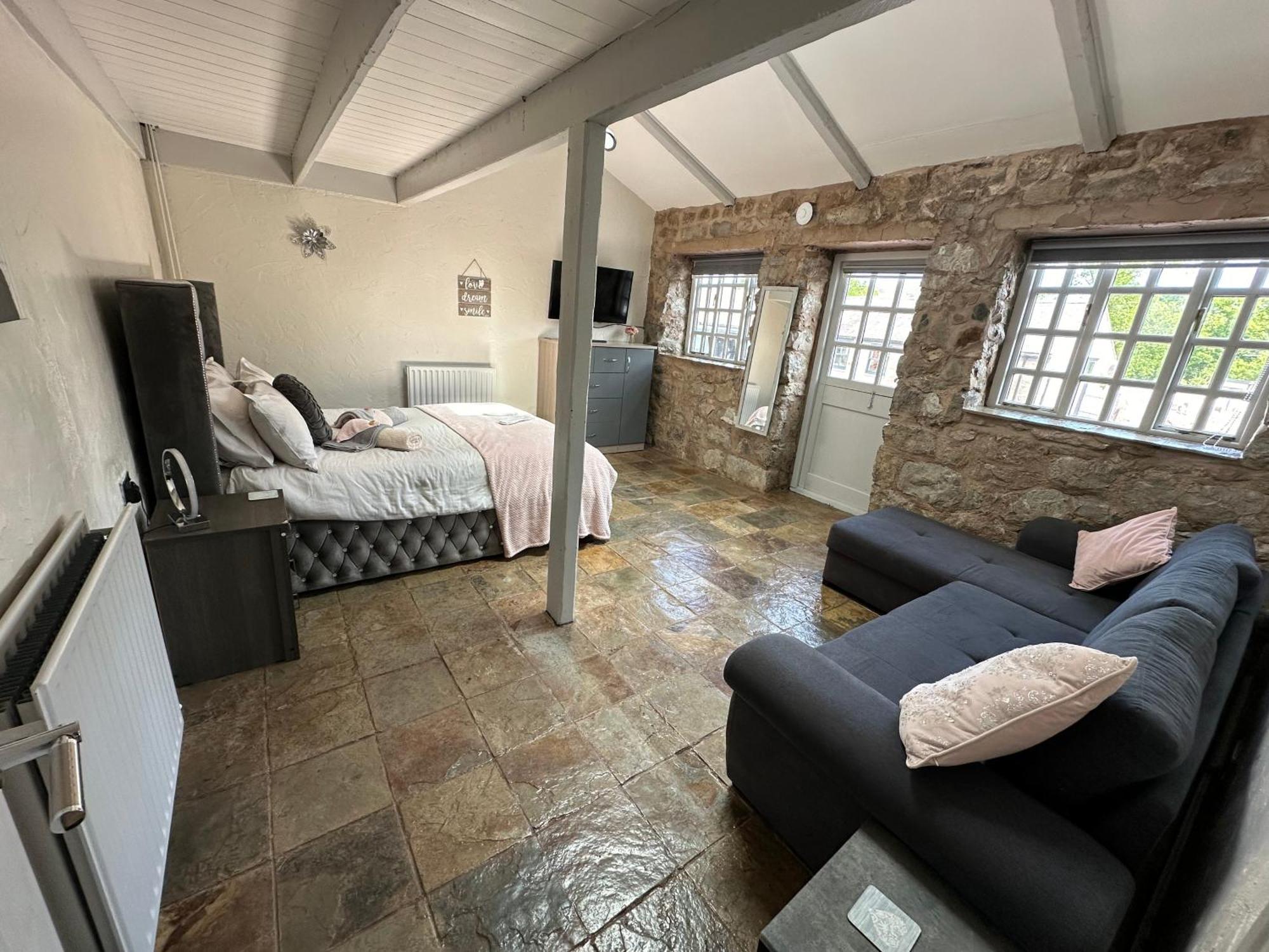 Dwylig Isa Holiday Cottages Rhuddlan ภายนอก รูปภาพ