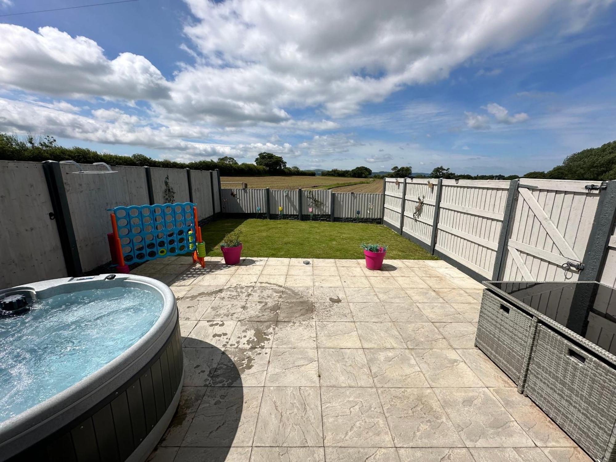 Dwylig Isa Holiday Cottages Rhuddlan ภายนอก รูปภาพ