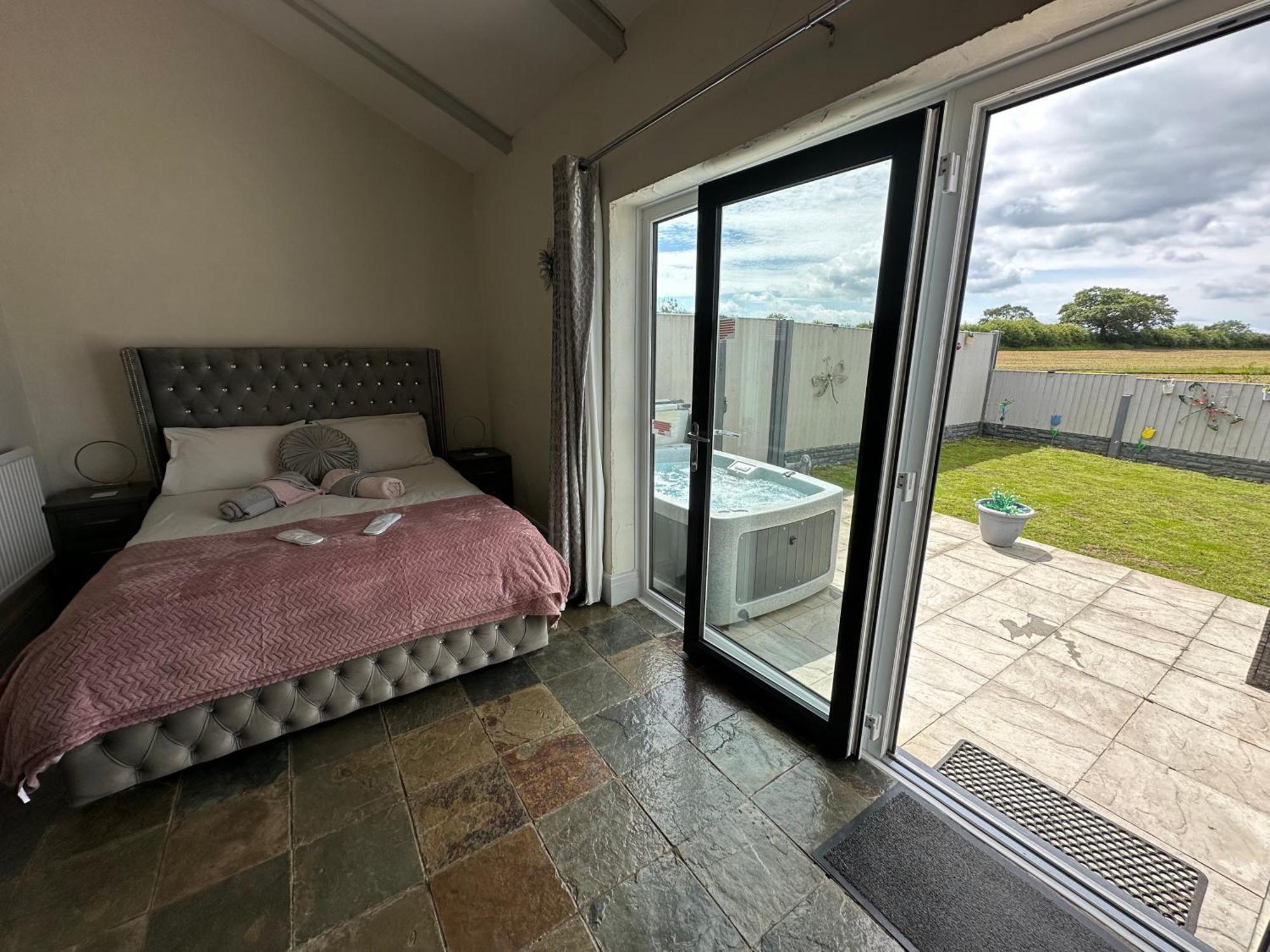Dwylig Isa Holiday Cottages Rhuddlan ภายนอก รูปภาพ