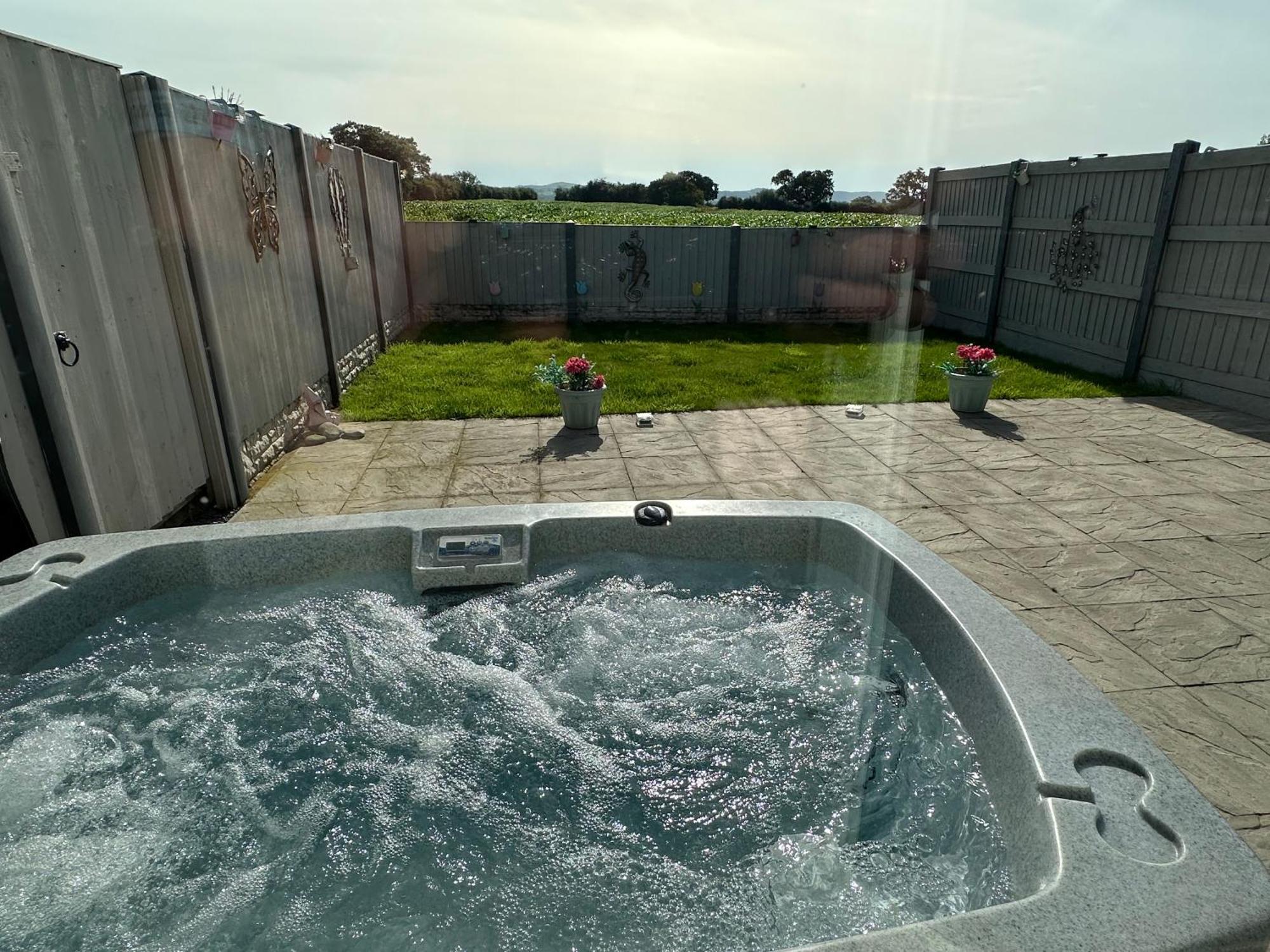 Dwylig Isa Holiday Cottages Rhuddlan ภายนอก รูปภาพ